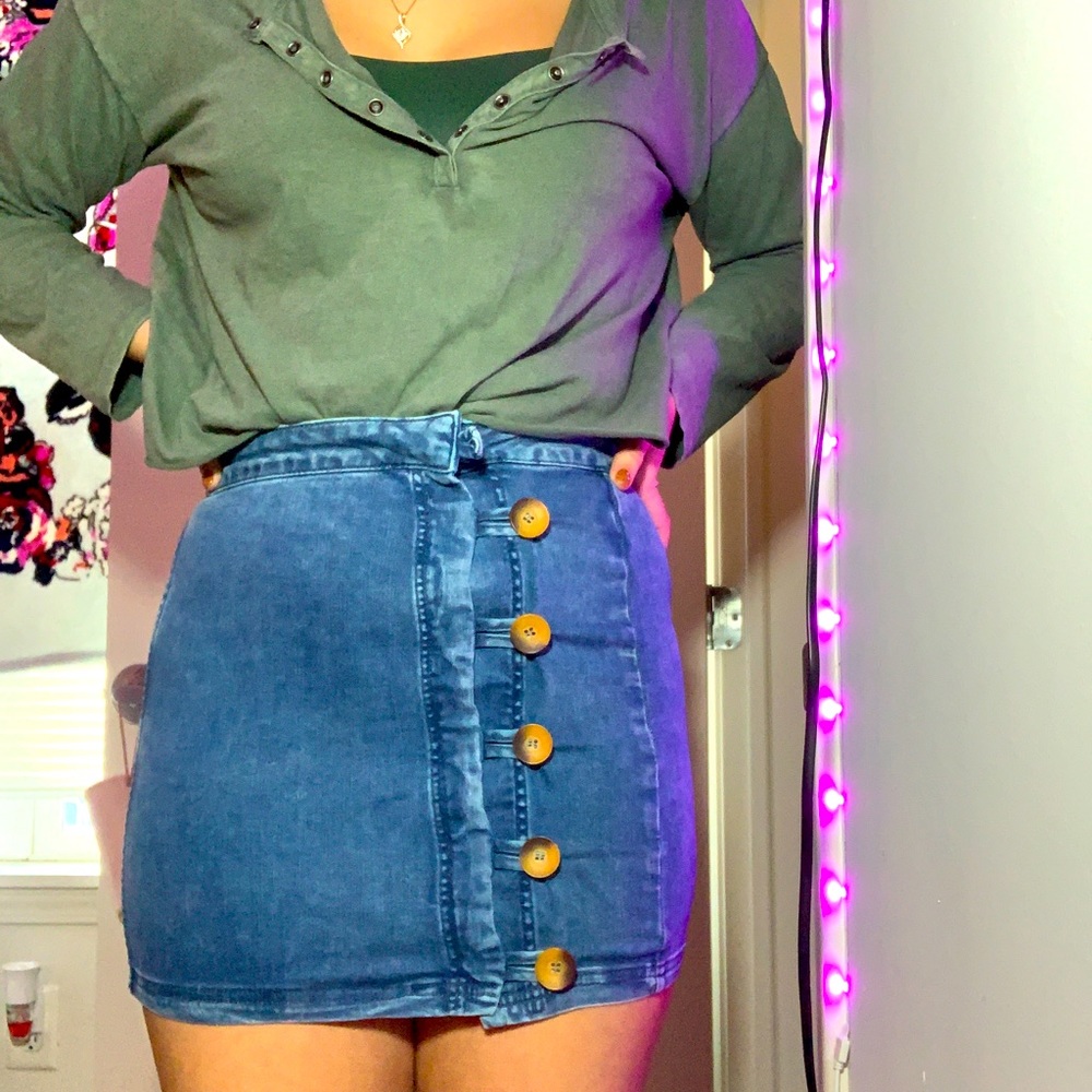 Free People size small button skirt